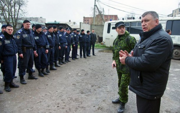  Igor Bezler (in the middle of picture, in green uniform) is an infamous GRU colonel that took over the control of corrupt Police forces in Gorlovka ar the start of events in Donbas